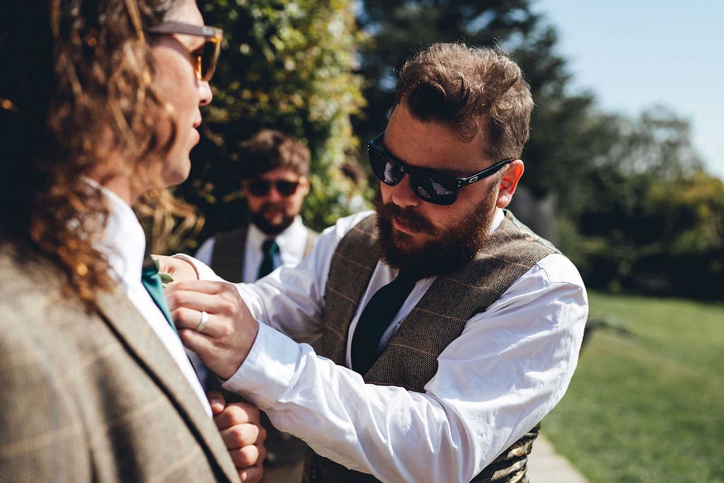 Groom putting on Buttonholes